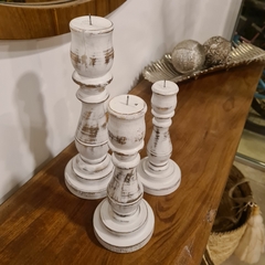 Imagen de Set de 3 candelabros de madera blancos 20cm 25cm 30cm