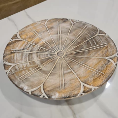 Imagen de Bandeja redonda flor tallada de madera plato 35cm