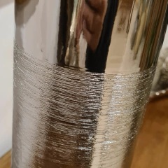 Florero cilindro plata ceramica rayado 35cm en internet