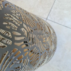 Lampara de mesa calada hojas bronce conica grande 54cm