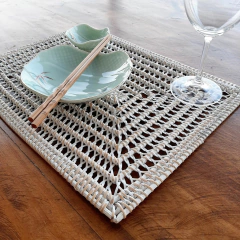 Individual de Rattan blanco calado rectangular 40x30cm - kazaru