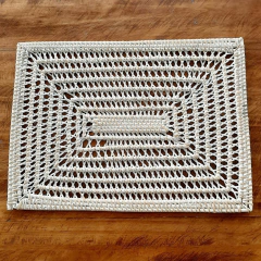 Individual de Rattan blanco calado rectangular 40x30cm - comprar online