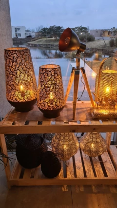 Lampara de mesa calada hojas bronce conica grande 54cm - tienda online