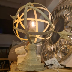 Lampara de mesa gastada esfera con flecha 40cm - tienda online