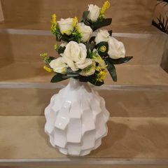 Ramo rosas rococo blancas con flores amarillas 45cm - kazaru