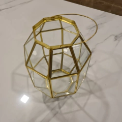 Fanal geometrico dorado y vidrio 23cm en internet