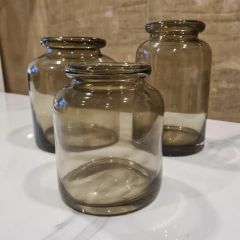 Imagen de Florero frasco de vidrio gris fume alto 21cm