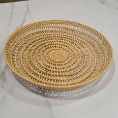 Bandeja Rattan redonda calada natural 30cm - comprar online