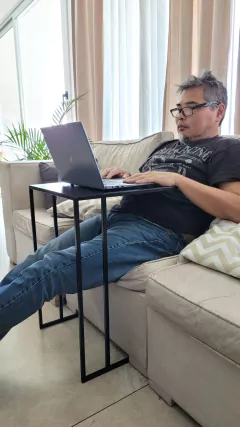 Mesa de arrime notebook para sillon hierro negra