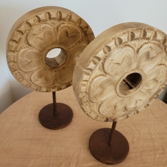 Talla rueca adorno madera tallada en pedestal 29cm en internet