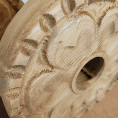 Talla rueca adorno madera tallada en pedestal 29cm - kazaru