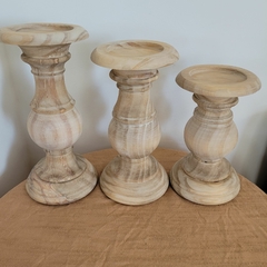 Juego x2 candelabros madera aguado blanco alto 30cm en internet