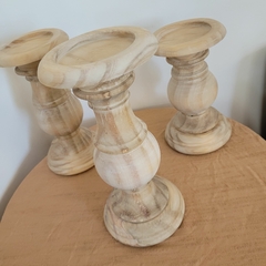 Juego x2 candelabros madera aguado blanco alto 30cm