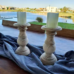 Juego x2 candelabros madera aguado blanco mediano 28cm - kazaru