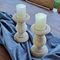 Imagen de Juego x2 candelabros madera aguado blanco bajo 23cm