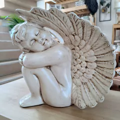 Angel sentado cerámica beige 26cm