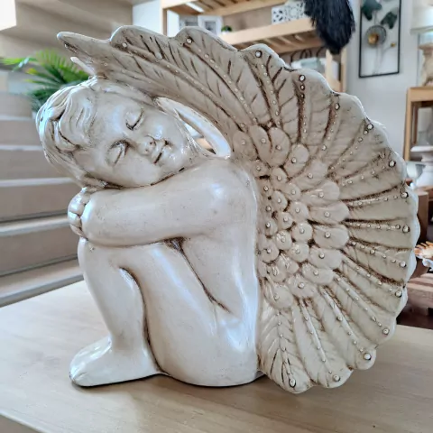 Angel sentado cerámica beige 26cm