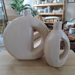 Set x2 botellas ceramica beige con asa 26cm 30cm - comprar online