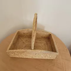 Cesto auxiliar de rattan blanco con manija 30x20cm - comprar online