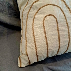 Almohadon Africa rayitas 70x70cm - comprar online