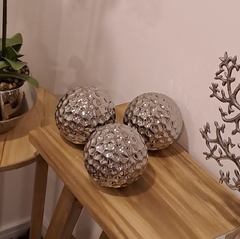 Esfera Escamas Cerámica Plata 15Cm - comprar online