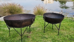 Imagen de Fogonero Cuenco de Hierro 2 manijas pie y parrilla de la India 60Cm