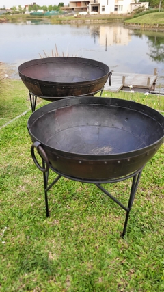 Fogonero Cuenco de Hierro 2 manijas pie y parrilla de la India 60Cm en internet