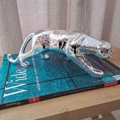 Leopardo de Cerámica Plata 28X9cm - kazaru