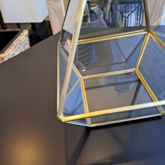 Nasser Piramide Dorado y Vidrio 23cm - comprar online