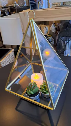 Nasser Piramide Dorado y Vidrio 23cm