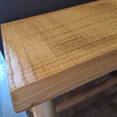 Banquito Cincel Lustre Madera 56cm