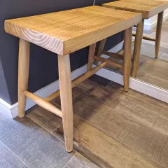 Banquito Cincel Lustre Madera 56cm - comprar online