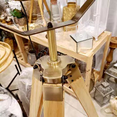 Lámpara de pie Tripode Madera y Bronce Grande - tienda online