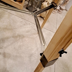Imagen de Lámpara de pie Tripode Madera y Bronce Grande