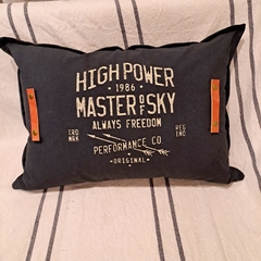 Almohadon Tusor Stamp con cuero Negro 70x50cm