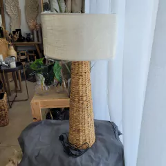 Lampara de mesa Jacinto 84cm - comprar online