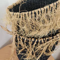 Imagen de Setx2 Canasto Portamacetas Seagrass con Flecos Negros