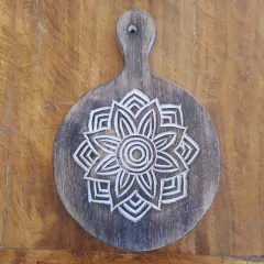 Tabla de madera tallada decorativa redonda 25x35cm