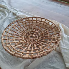 Bandeja Momo Redonda Caladas Banano Mediana 35cm