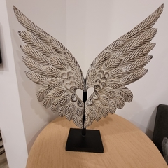 Alas de Madera Tallada en Pedestal 53cm - kazaru