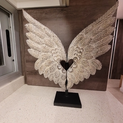 Alas de Madera Tallada en Pedestal 53cm