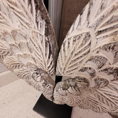 Alas de Madera Tallada en Pedestal 53cm - kazaru
