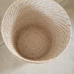 Cesto Rattan Blanco con asas y tapa chico 32X43cm - kazaru