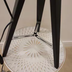 Lámpara de Pie Tripode negro y plata 70mm en internet