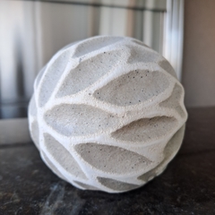Esfera hojas chicas D10cm cerámica rústica