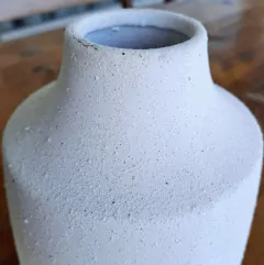 Jarron aspero natural 20xh16cm cerámica base rayas - comprar online