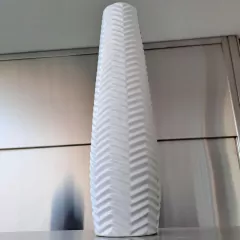 Florero zigzag blanco brillante cerámica 13x13x50cm - comprar online