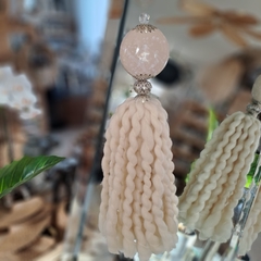 Borla cerámica BEIGE semillas manchadas lana merino natural en internet