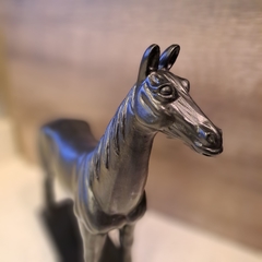 Imagen de Caballo negro Sevres ceramica 24x7x26cm