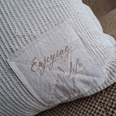 Almohadon Nido Stamp con cuero 70x40cm - kazaru